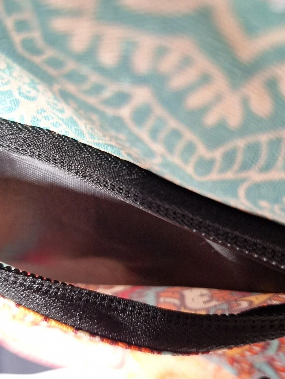 Vibedration Hydration Backpack w/o bladder -turquoise/orange pattern - Used